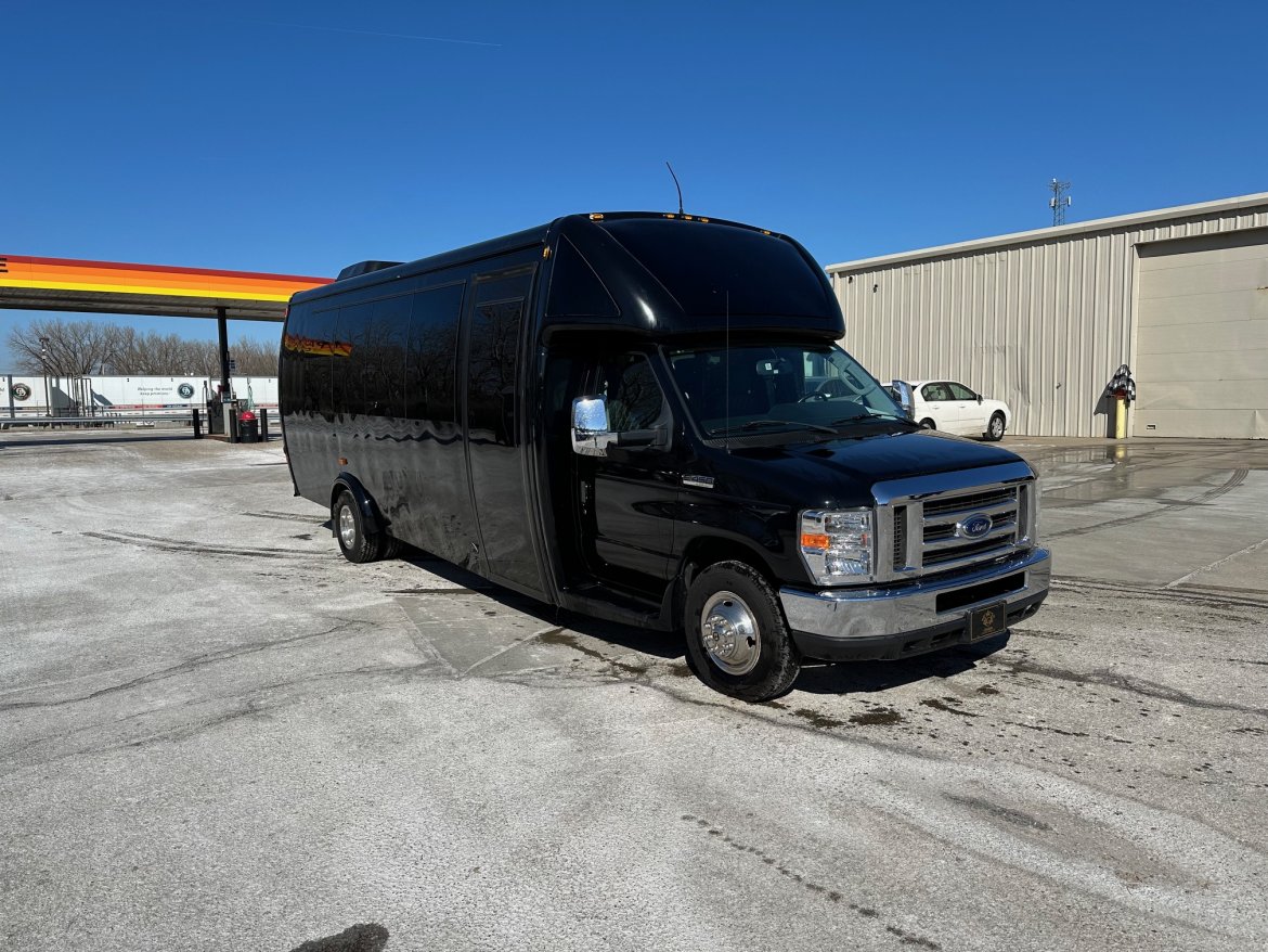 Shuttle Bus for sale: 2017 Ford E-450