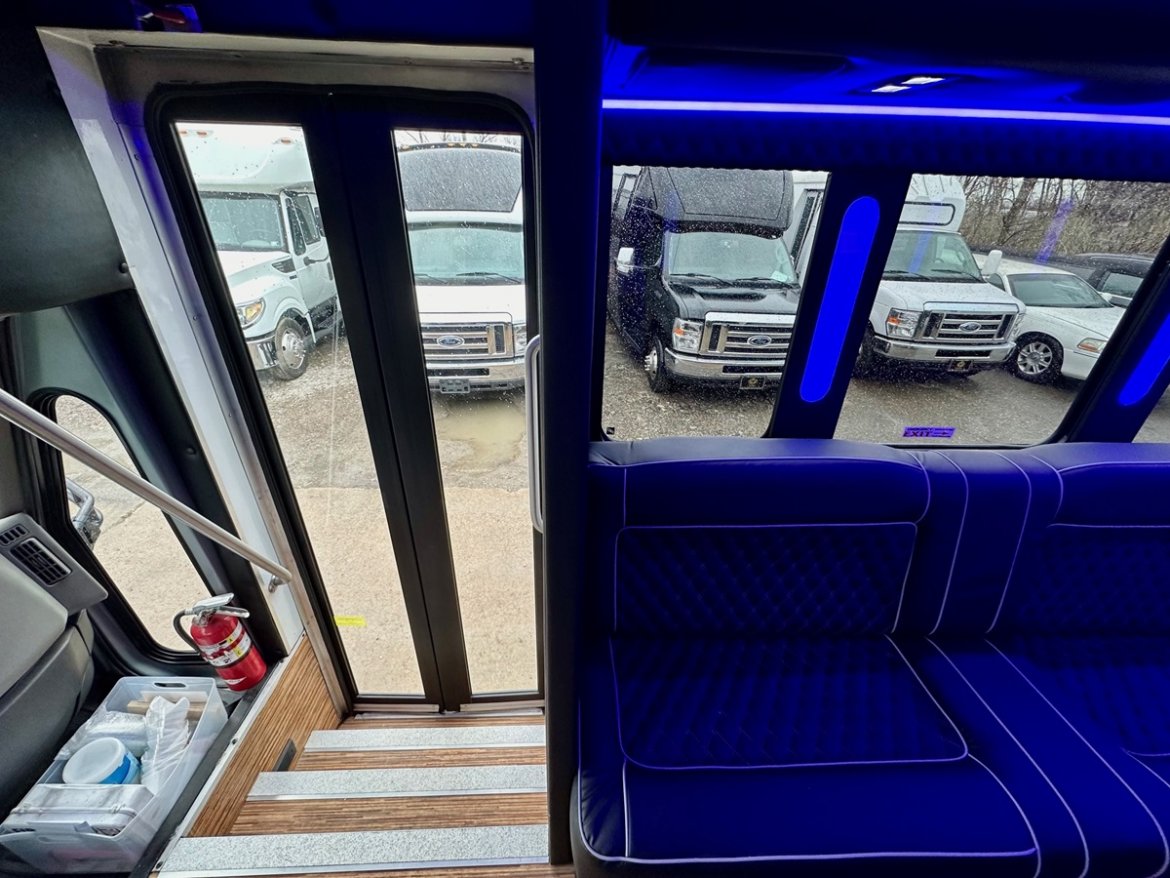 Limo Bus for Sale in Erie, PA - Photo 15