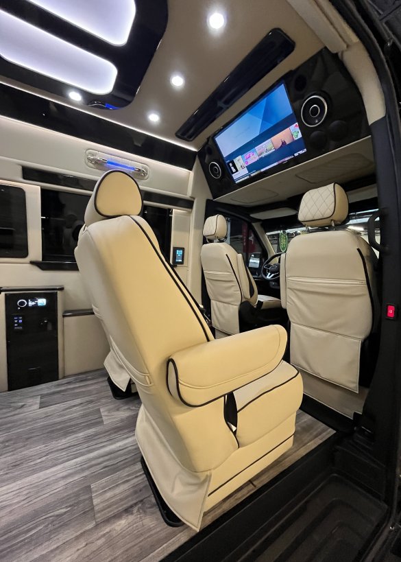 2022 Mercedes-Benz Sprinter 3500 Luxury Coach Sprinter for Sale in Richmond, VA - Photo 2
