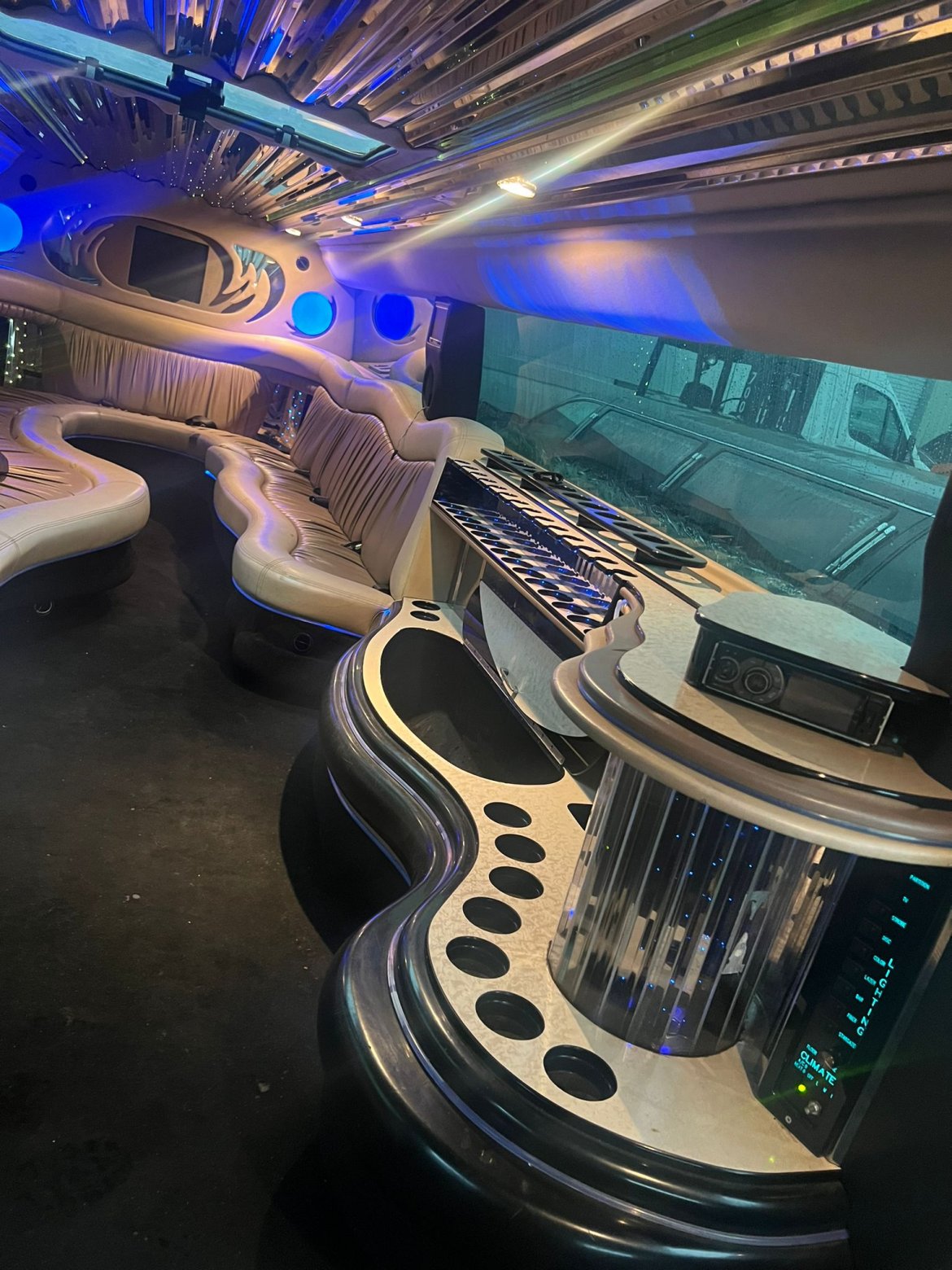 2006 Hummer H2 Limousine - Photo 2