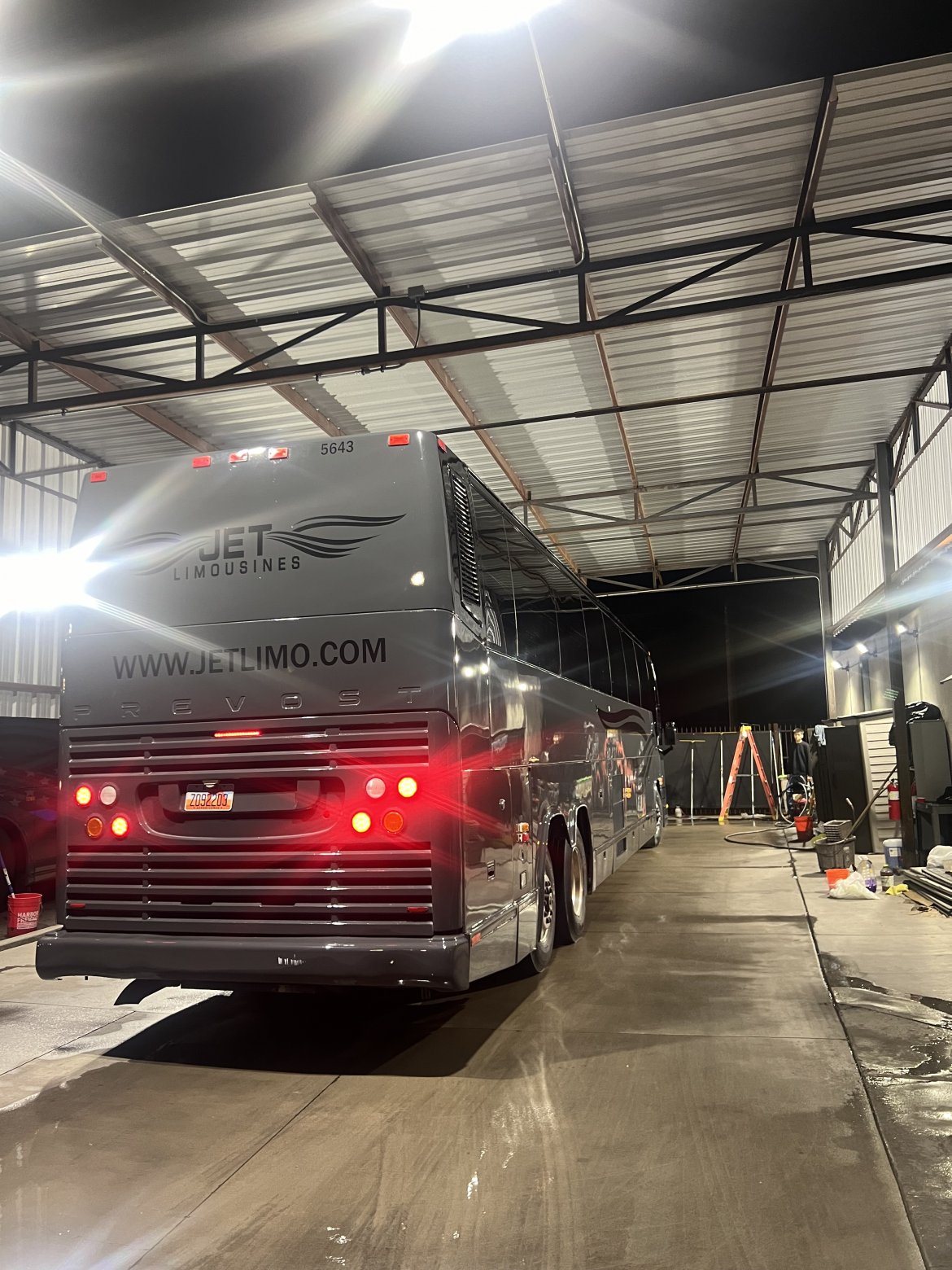 2002 Prevost H3-45 Motorcoach - Photo 3