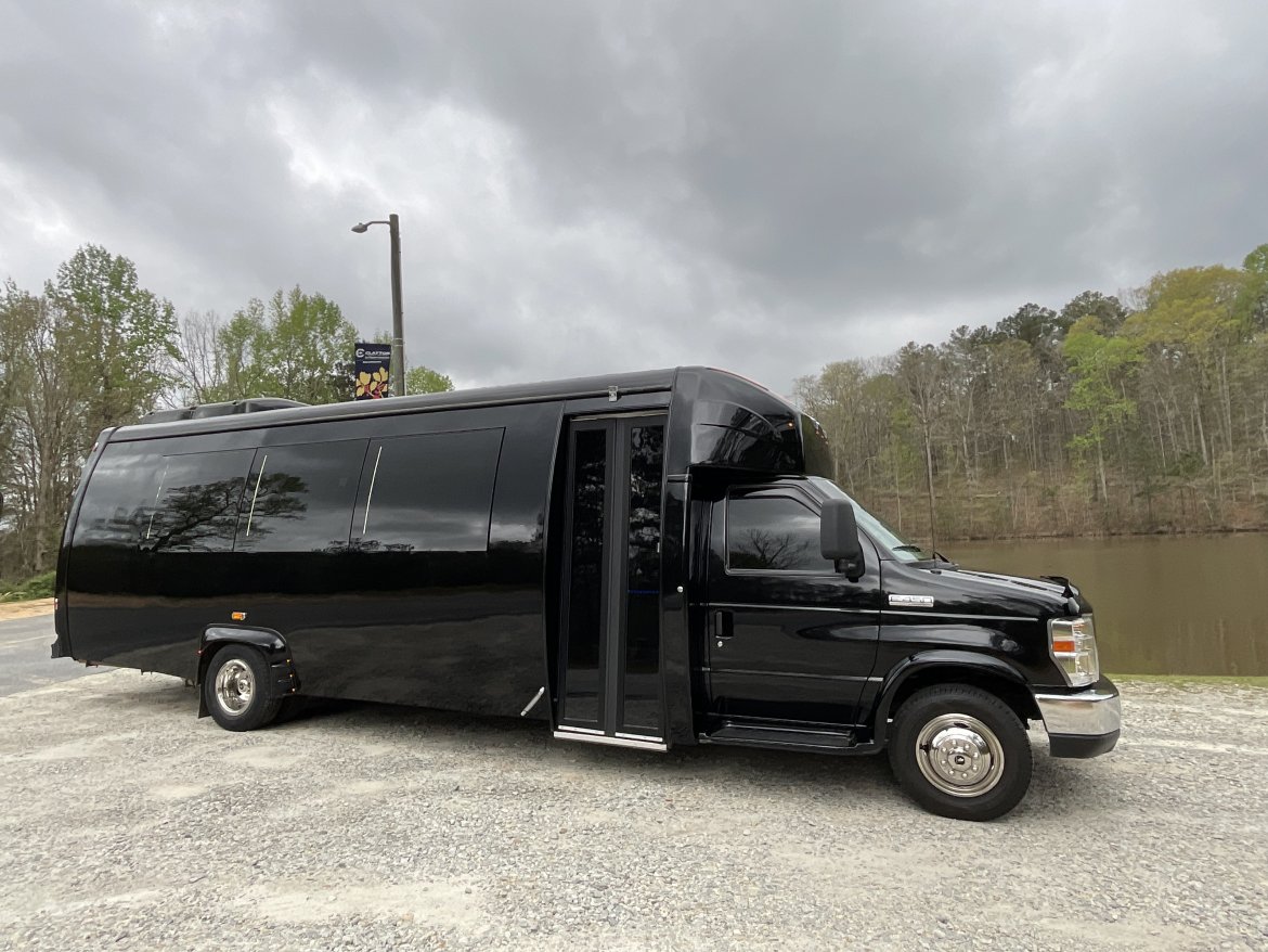 Limo Bus for Sale in Jonesboro, GA - Photo 2