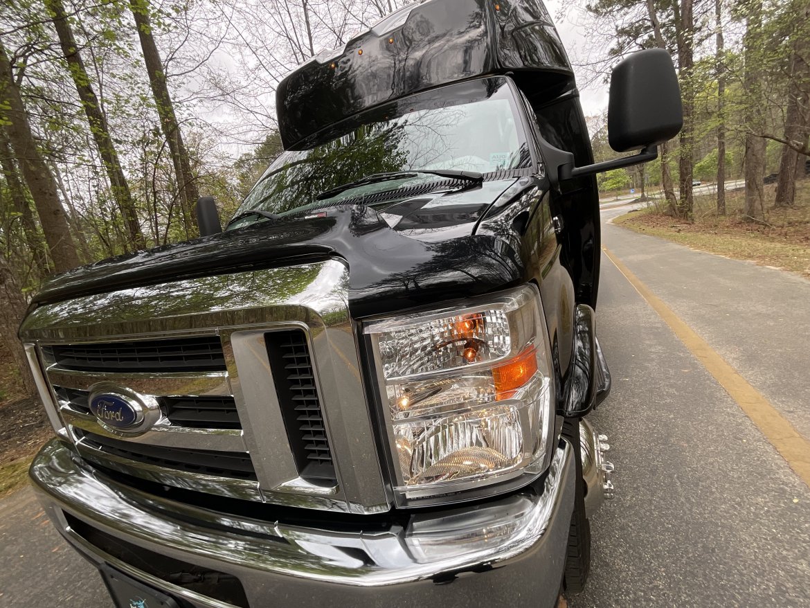Limo Bus for Sale in Jonesboro, GA - Photo 7