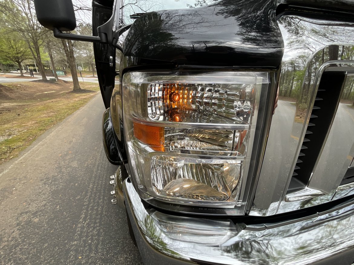 Limo Bus for Sale in Jonesboro, GA - Photo 9