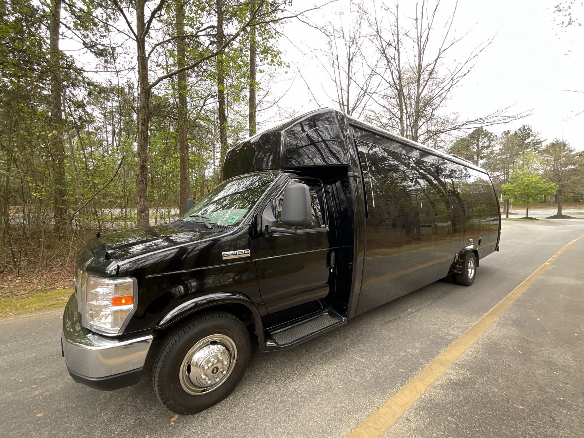 Limo Bus for Sale in Jonesboro, GA - Photo 12