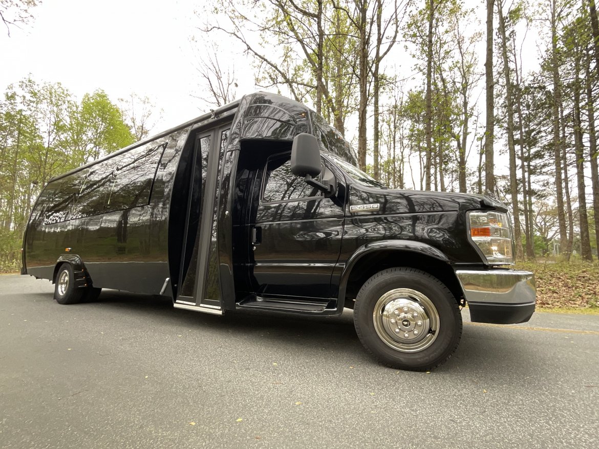 Limo Bus for Sale in Jonesboro, GA - Photo 17