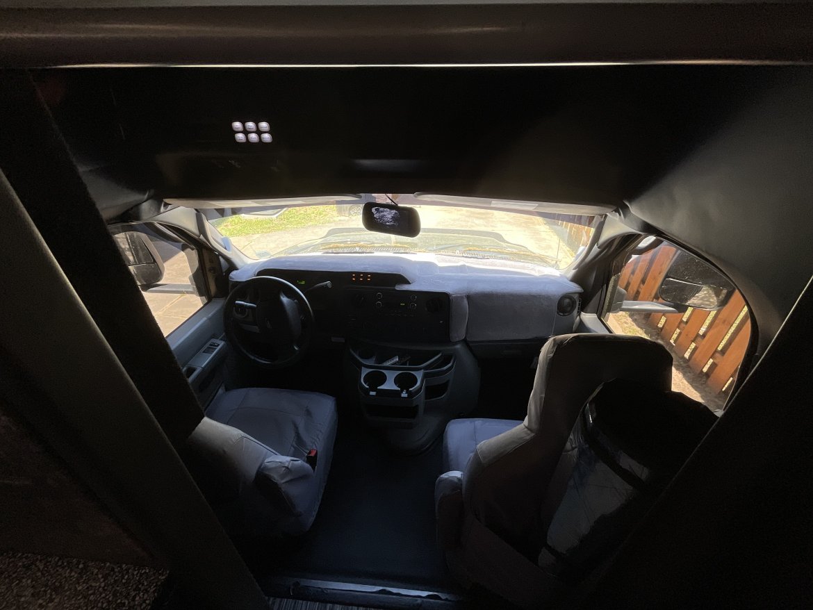 Limo Bus for Sale in Jonesboro, GA - Photo 31