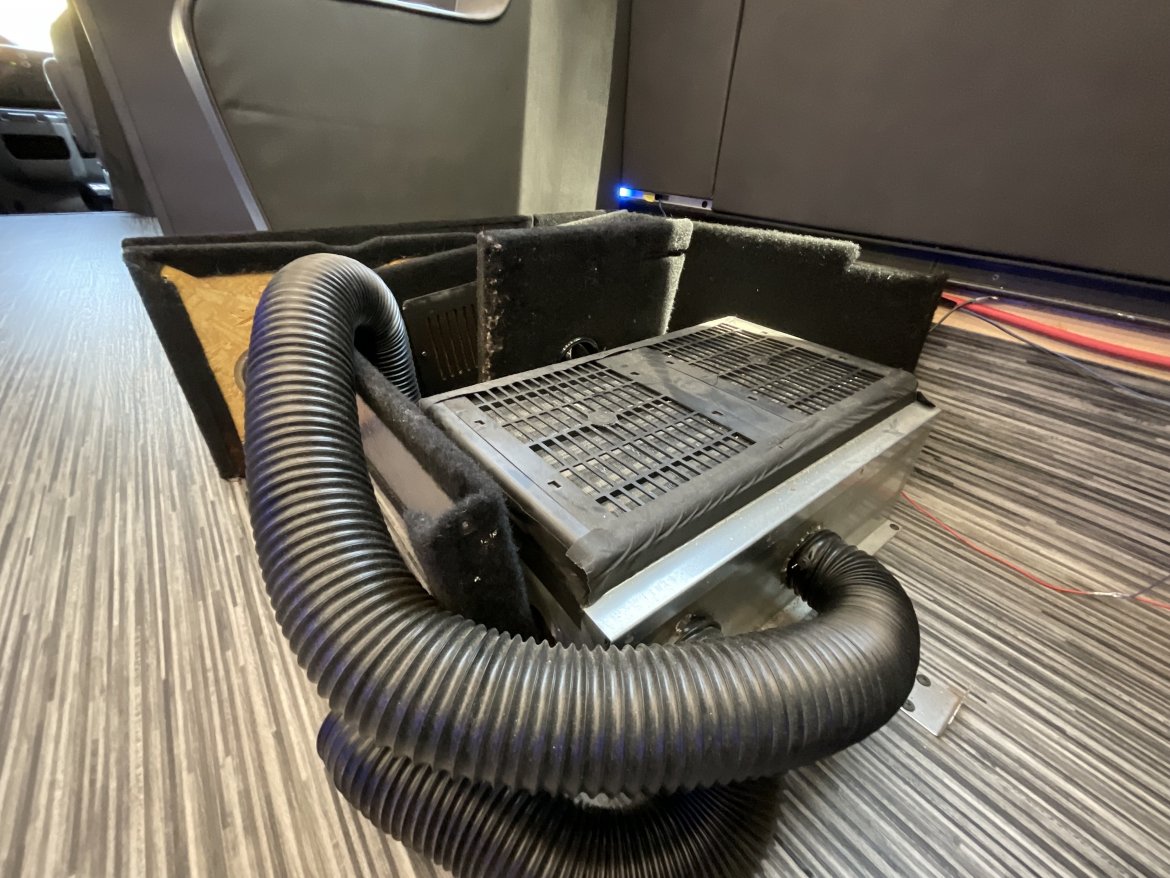 Limo Bus for Sale in Jonesboro, GA - Photo 32