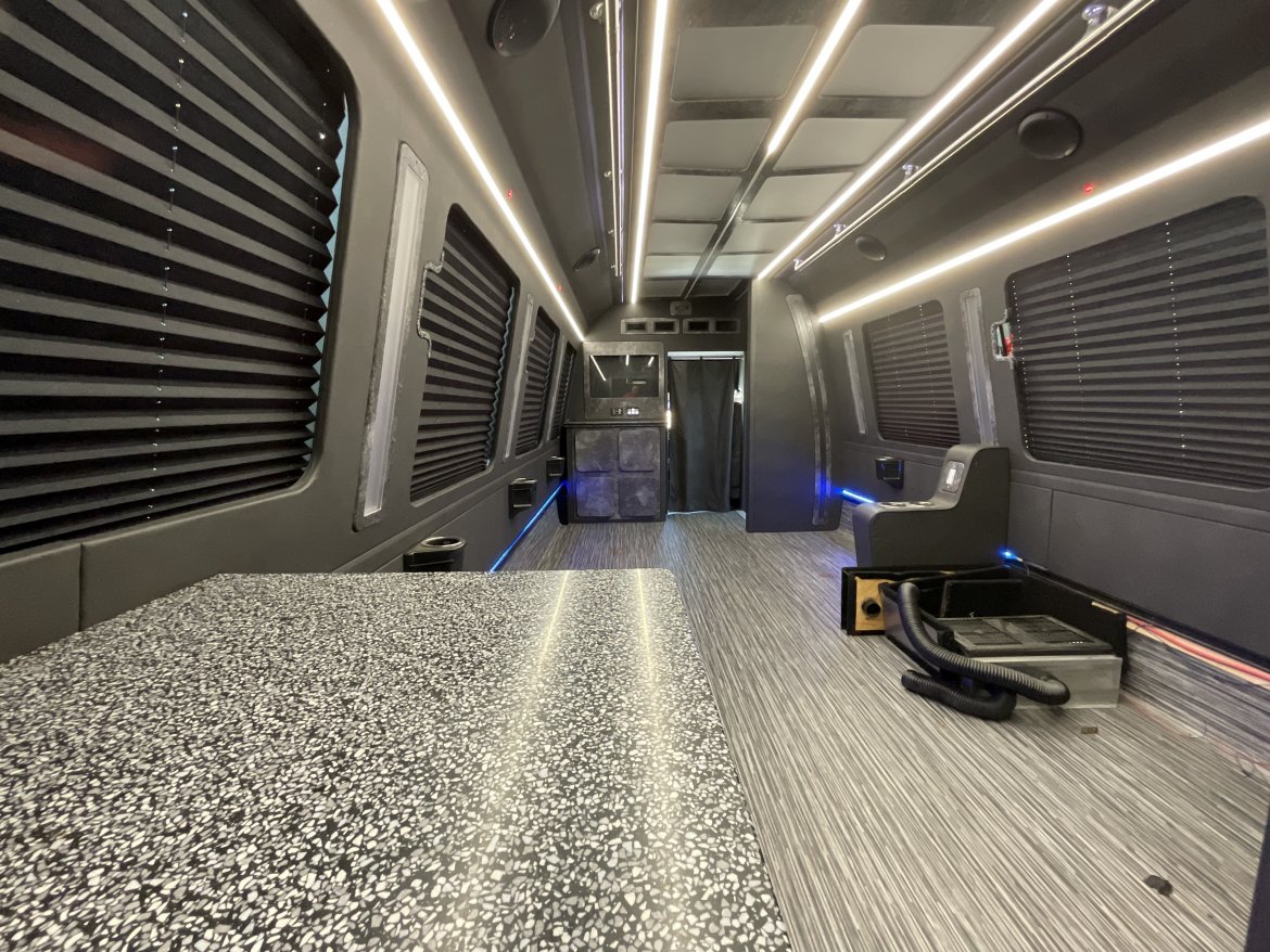 Limo Bus for Sale in Jonesboro, GA - Photo 38