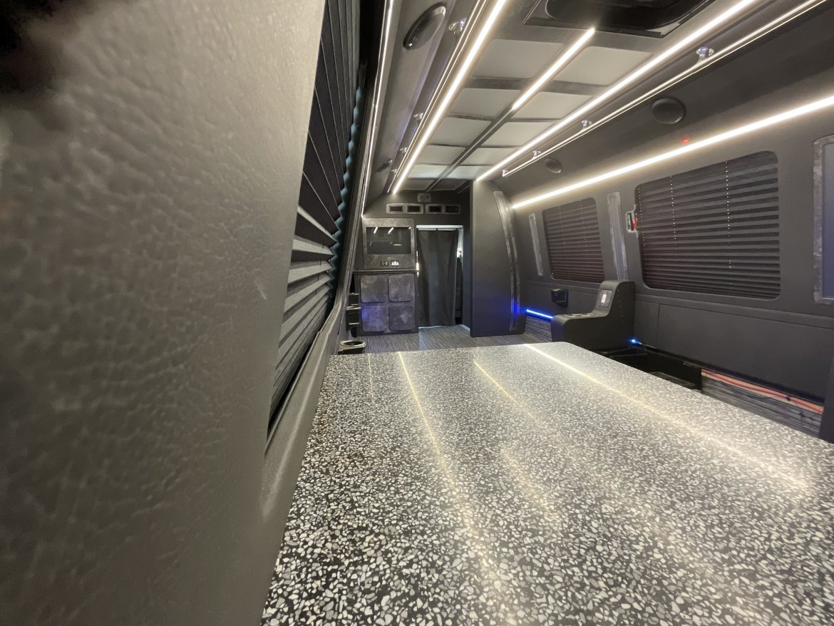 Limo Bus for Sale in Jonesboro, GA - Photo 39