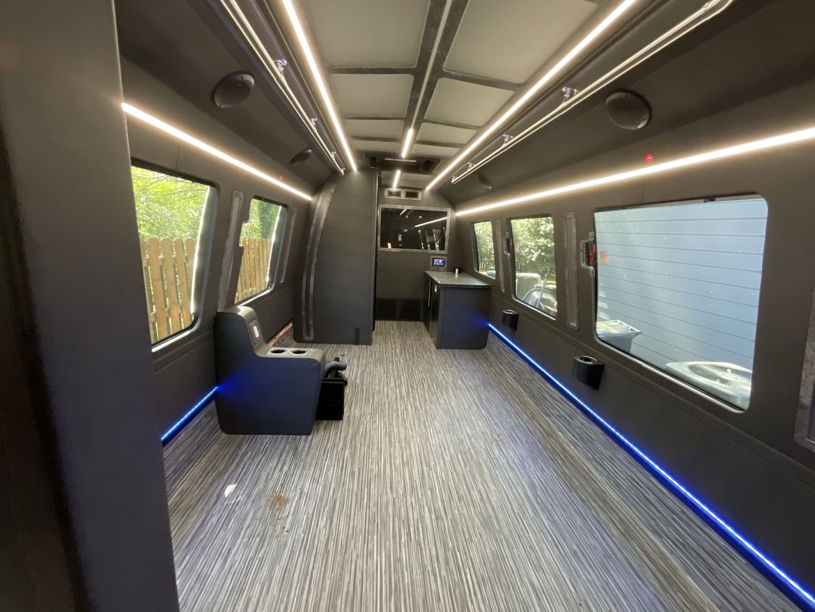 Limo Bus for Sale in Jonesboro, GA - Photo 40