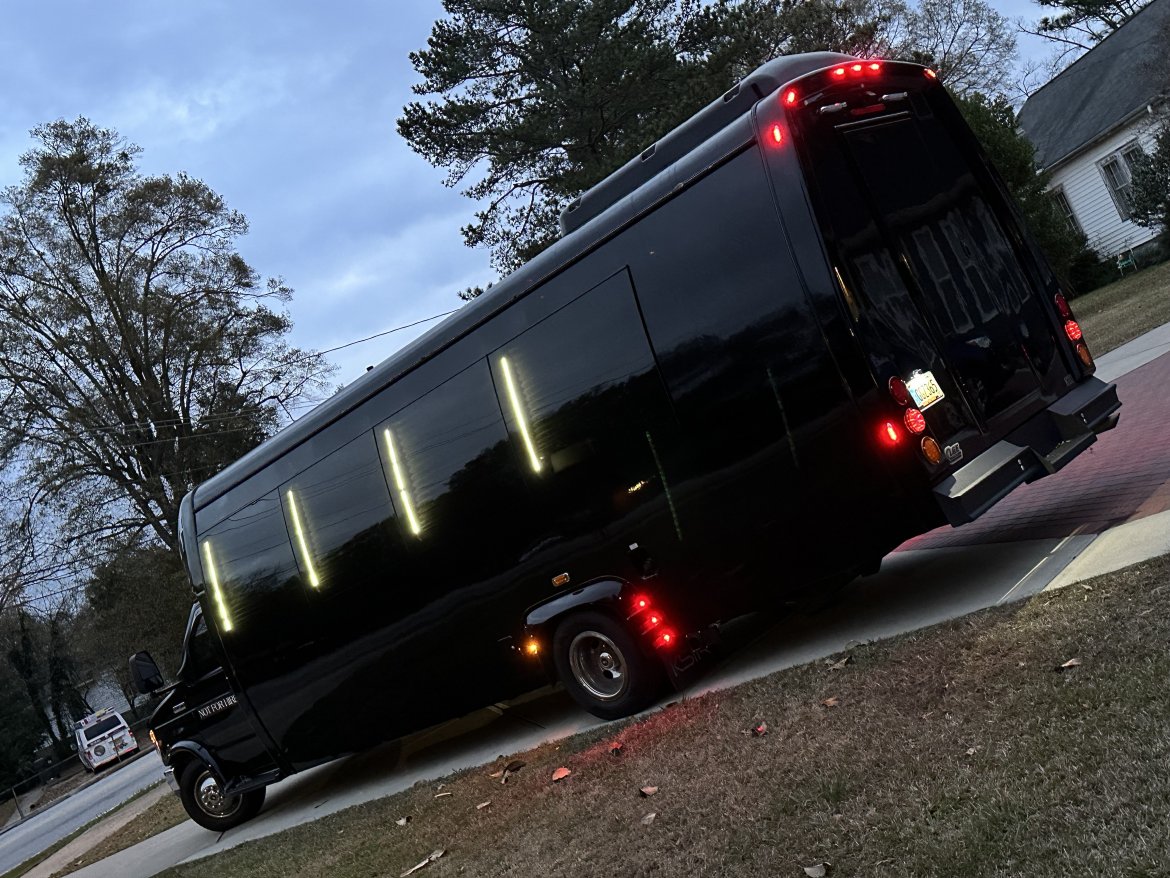 Limo Bus for Sale in Jonesboro, GA - Photo 45