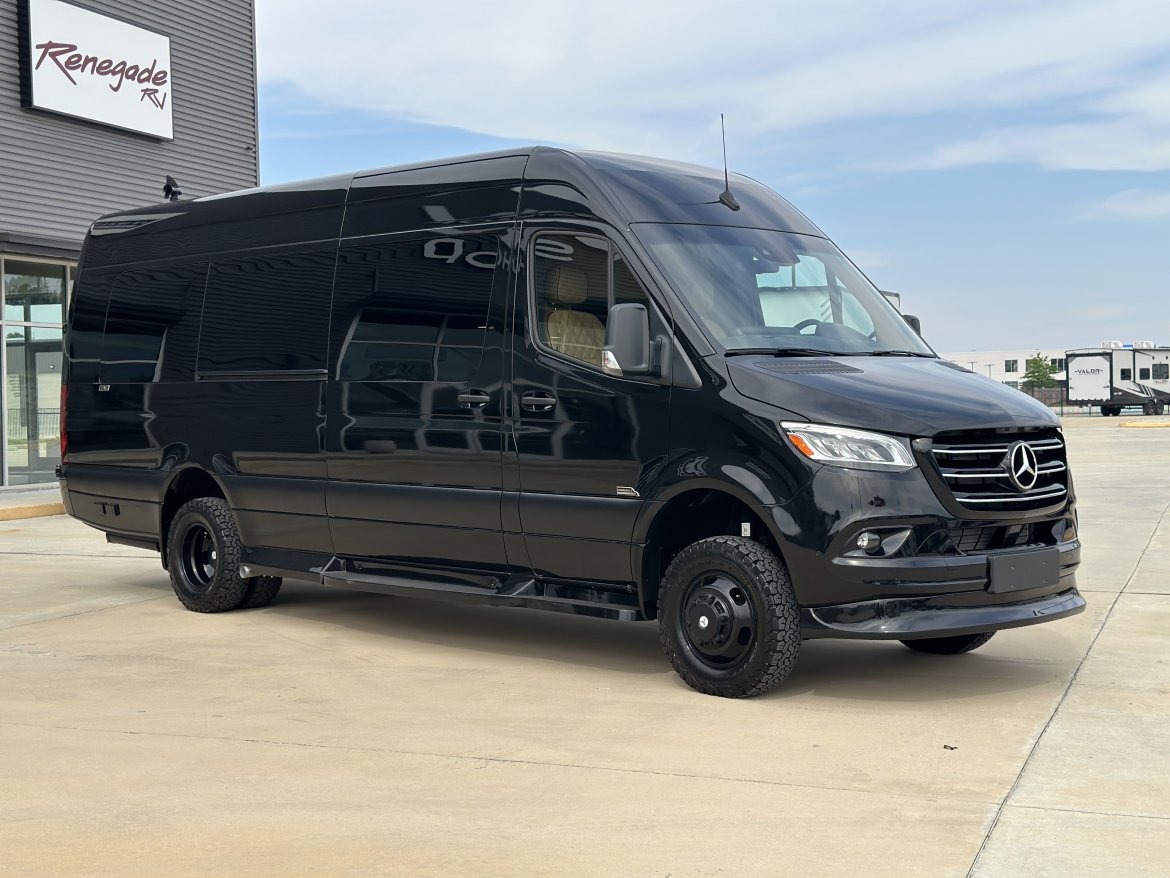 New 2024 Mercedes-Benz Luxe Cruiser D6 Full Partition Wall All-Wheel ...