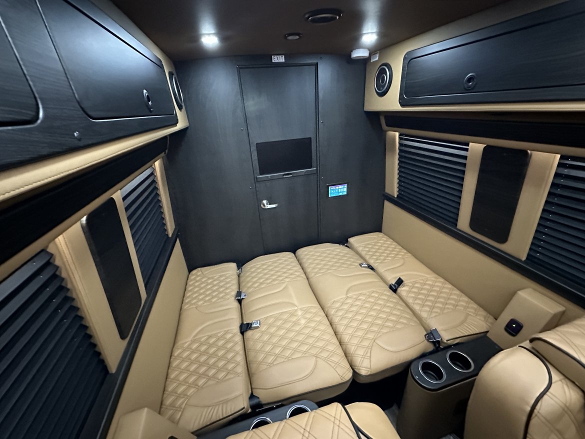 New 2024 Mercedes-Benz Luxe Cruiser D6 Full Partition Wall All-Wheel ...