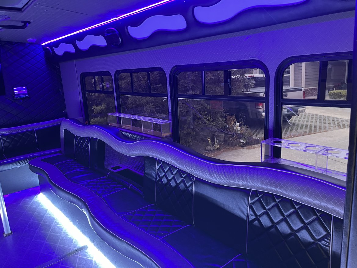 Limo Bus for Sale in Orangevale, CA - Photo 5