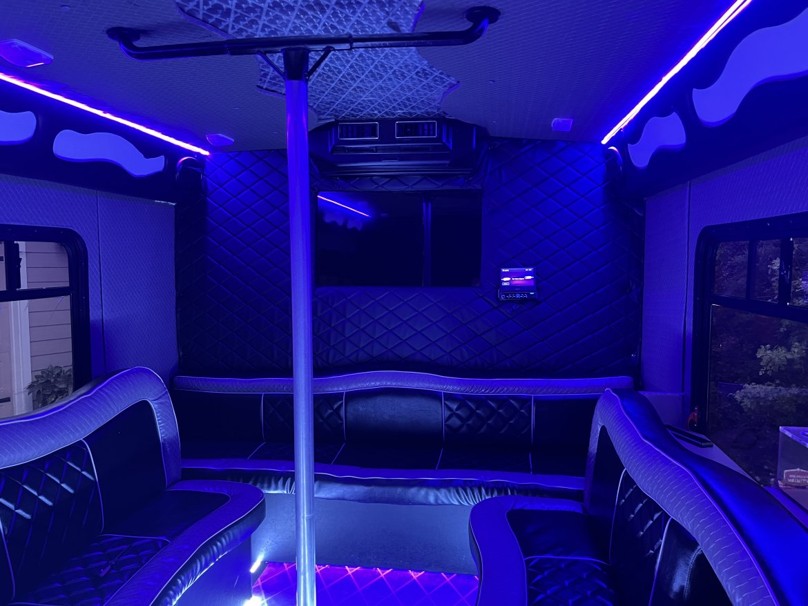 Limo Bus for Sale in Orangevale, CA - Photo 6