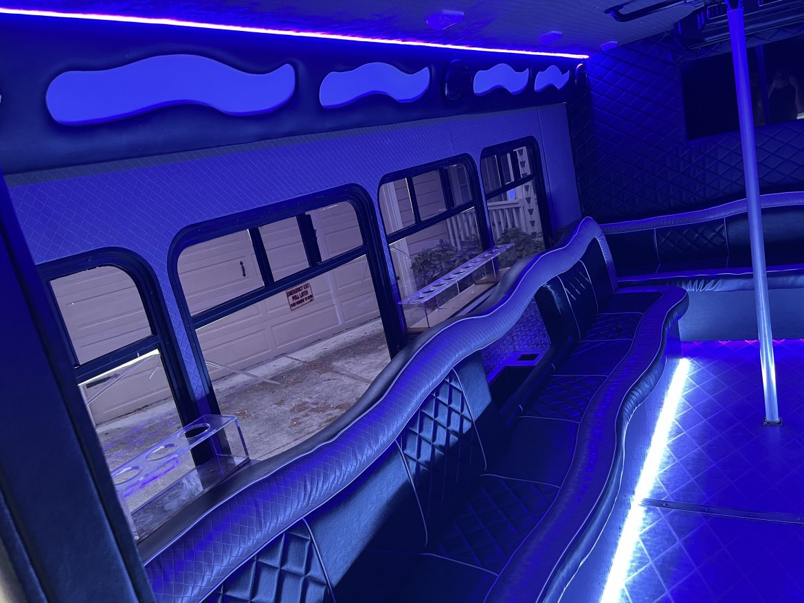 Limo Bus for Sale in Orangevale, CA - Photo 8
