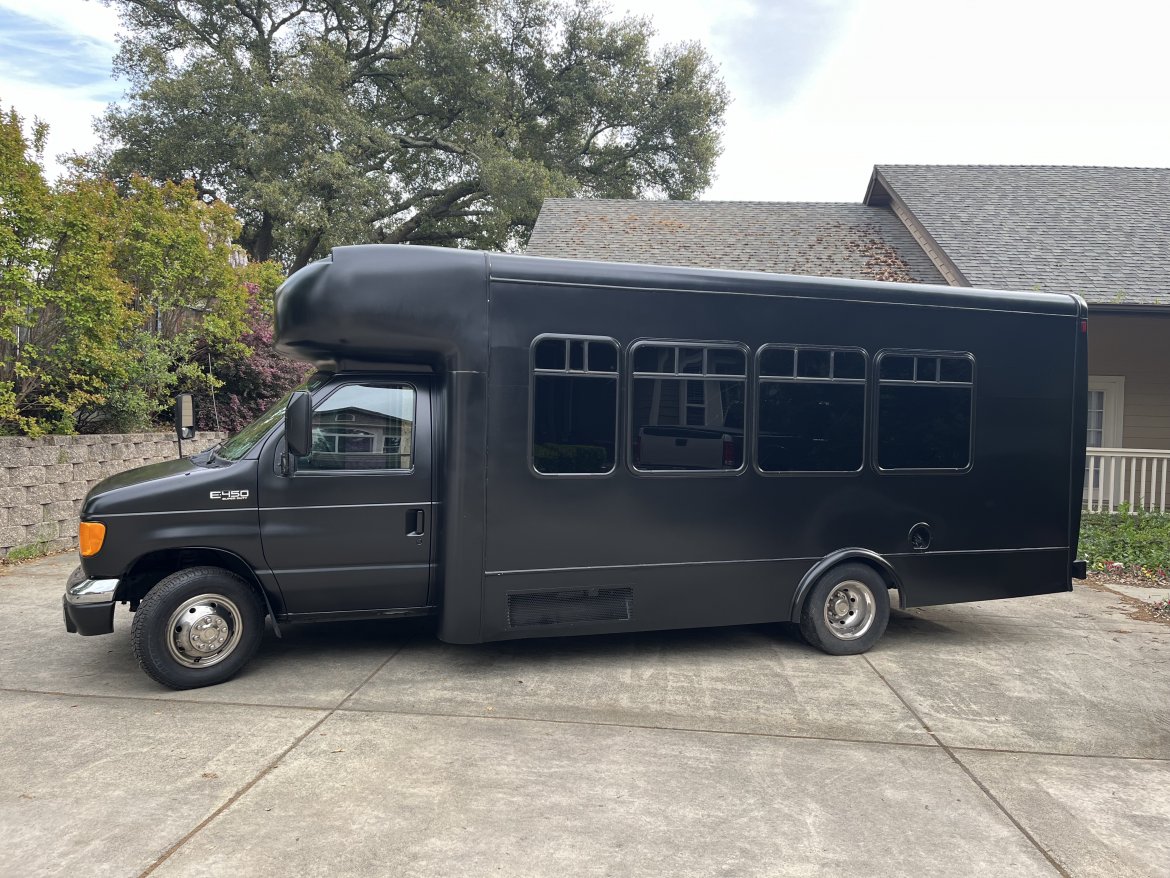 Limo Bus for Sale in Orangevale, CA - Photo 10