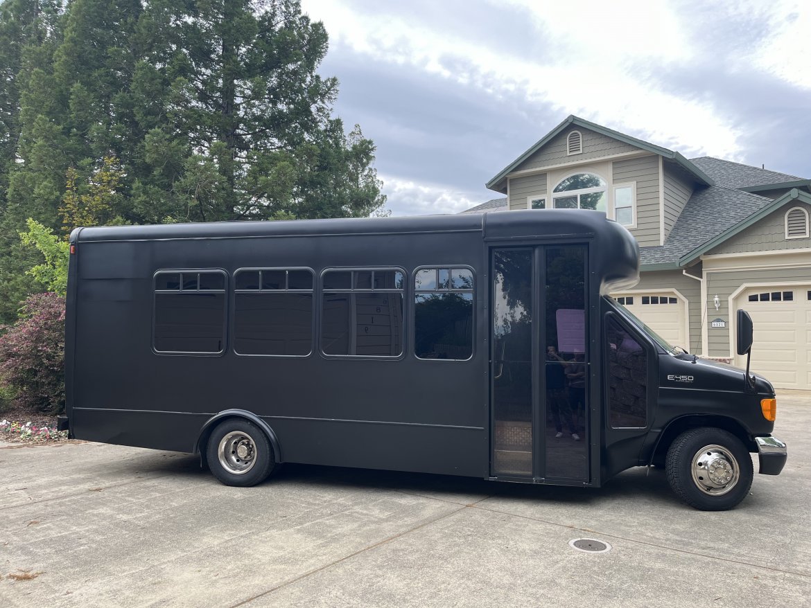 Limo Bus for Sale in Orangevale, CA - Photo 12