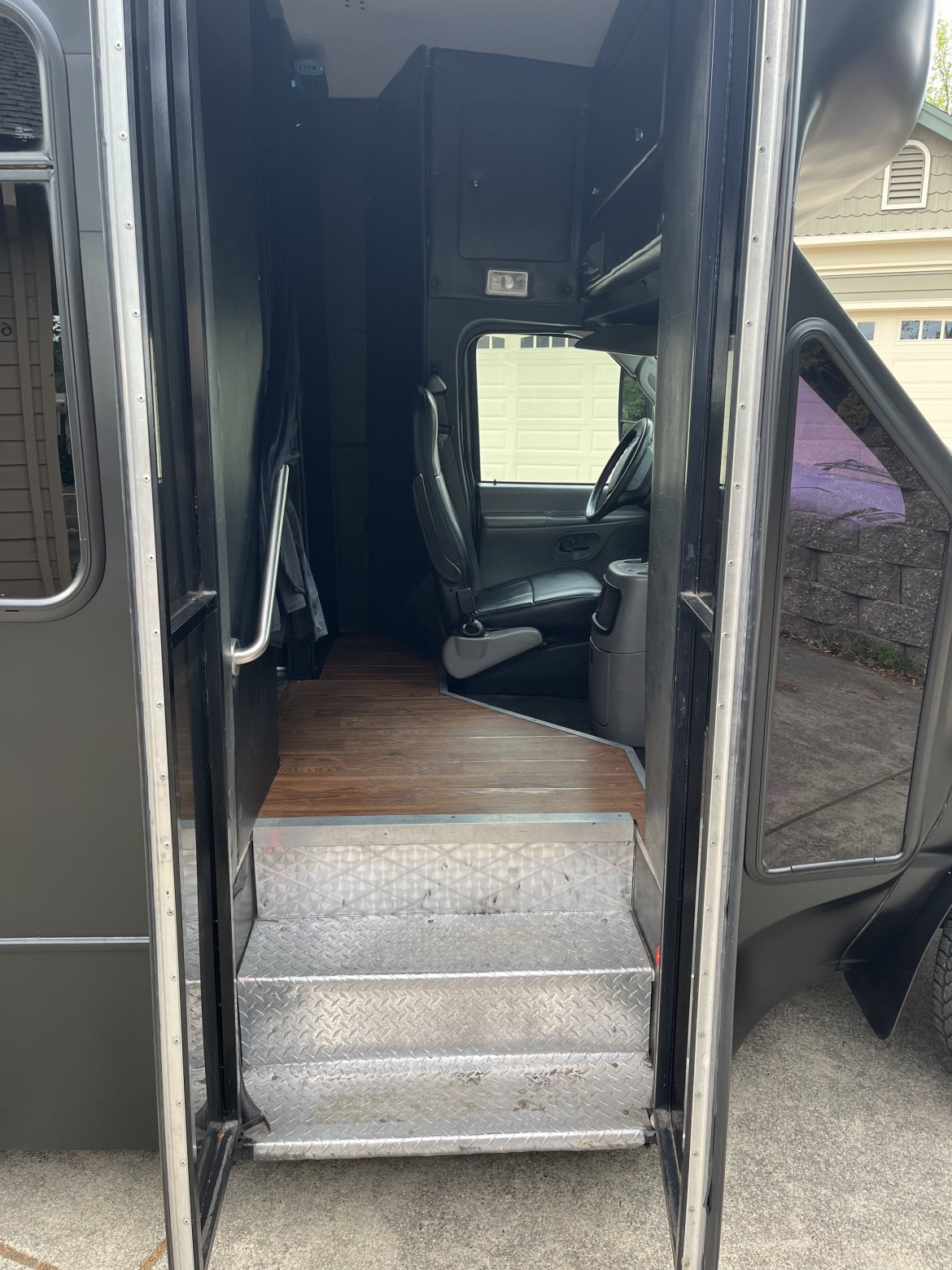 Limo Bus for Sale in Orangevale, CA - Photo 13