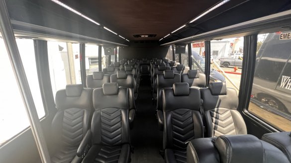 2015 Ford F-550 Executive Shuttle for Sale in Anaheim, CA - Photo 2