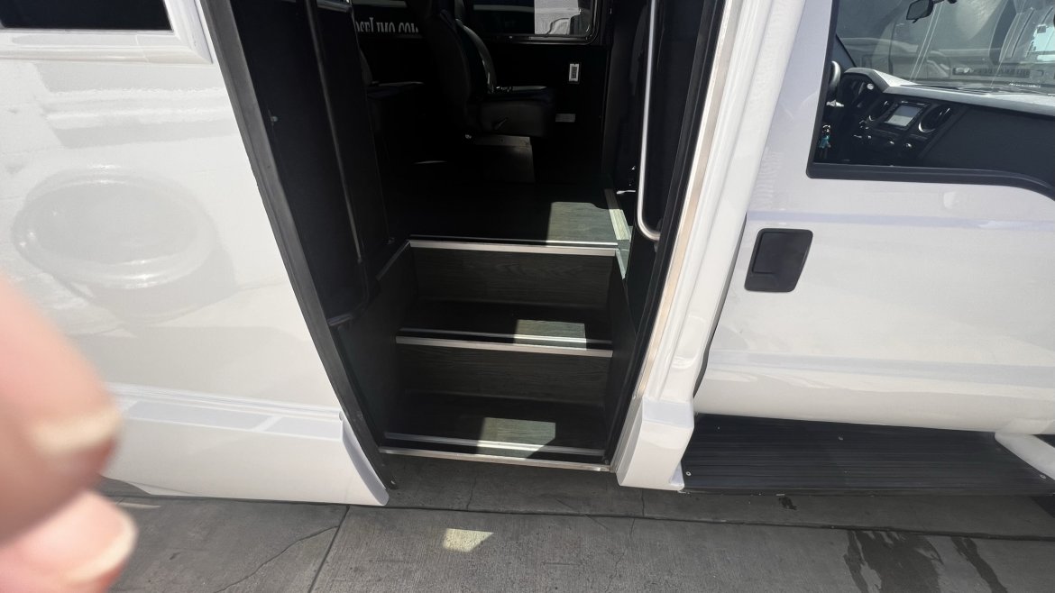 Executive Shuttle for Sale in Anaheim, CA - Photo 17