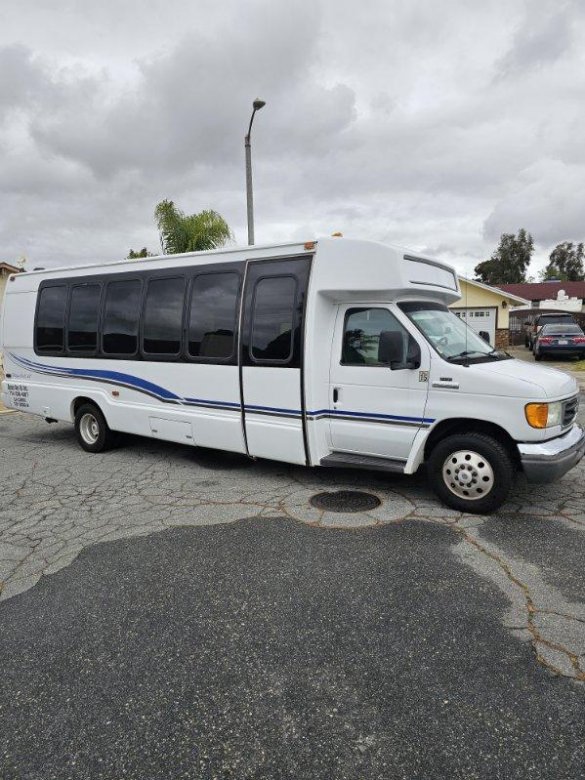 2006 Krystal Koach Ford E450 Limo Bus