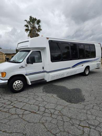 2006 Krystal Koach Ford E450 Limo Bus