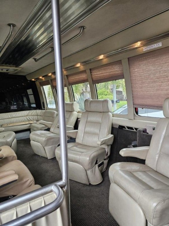 2006 Krystal Koach Ford E450 Limo Bus