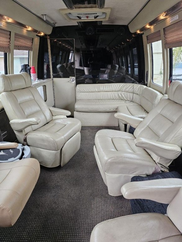 2006 Krystal Koach Ford E450 Limo Bus