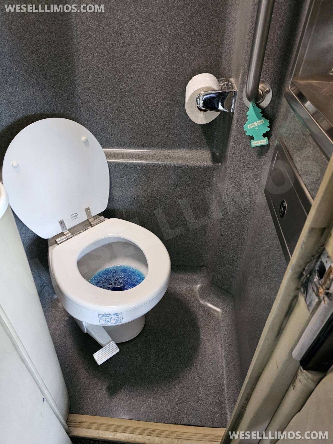 Photo of Limo Bus for sale: 2006 Ford E450 28&quot; by Krystal Koach