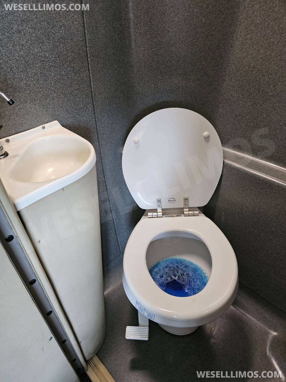 Photo of Limo Bus for sale: 2006 Ford E450 28&quot; by Krystal Koach