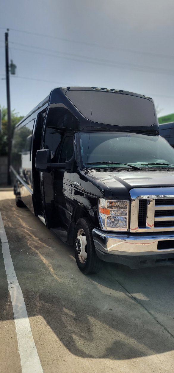 2019 Berkshire Ford E450 Party Bus 40K Milles