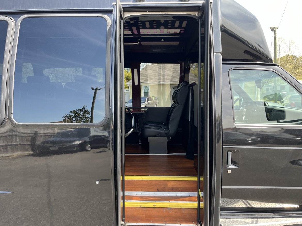 Limo Bus for Sale in Pasadena, MD - Photo 6