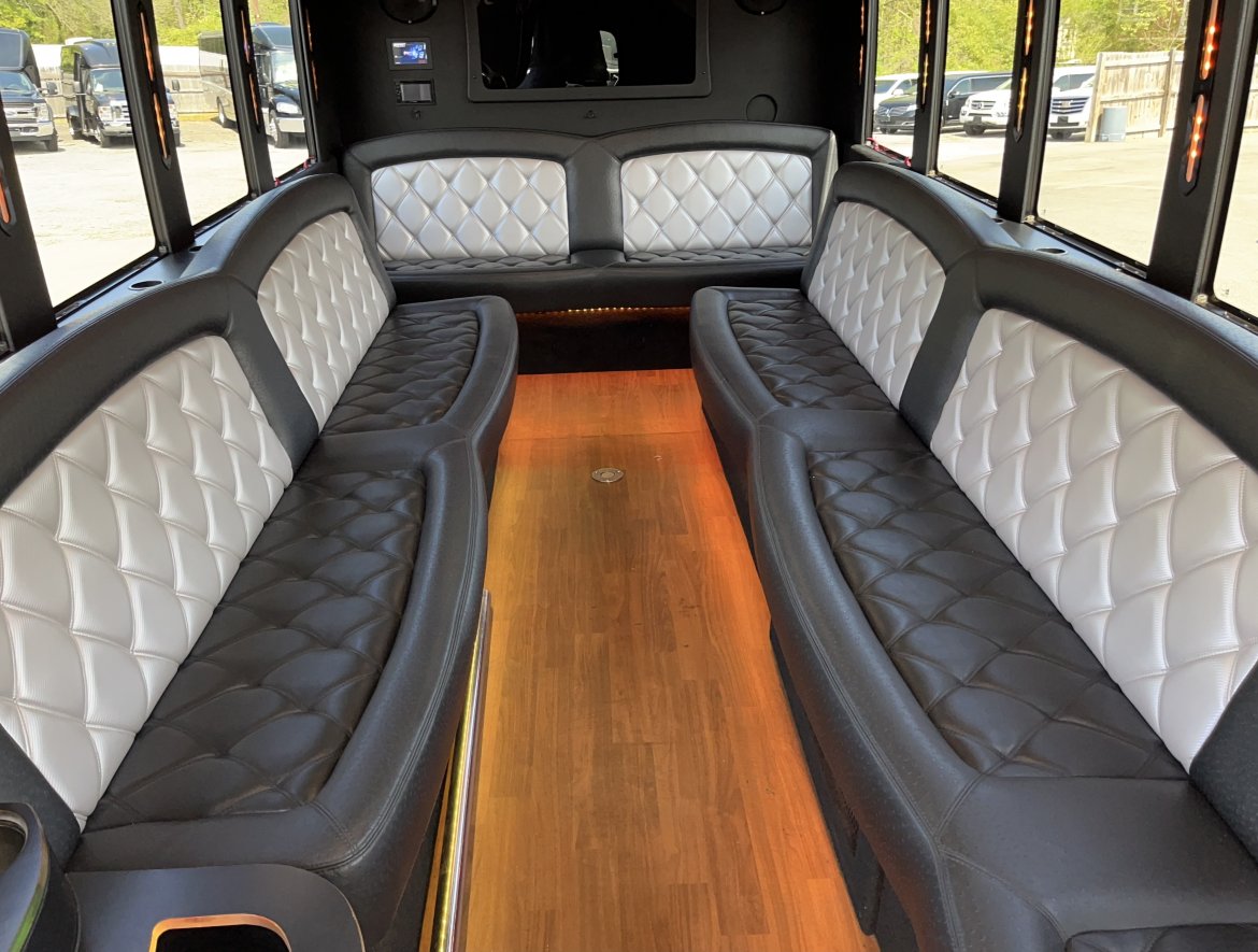 Limo Bus for Sale in Pasadena, MD - Photo 8