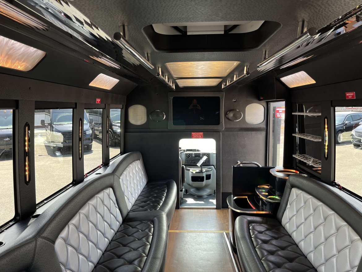 Limo Bus for Sale in Pasadena, MD - Photo 9