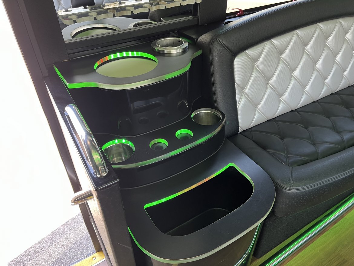 Limo Bus for Sale in Pasadena, MD - Photo 11