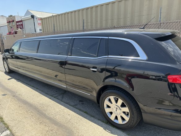 2019 Quality Coachworks Lincoln MKT Limousine