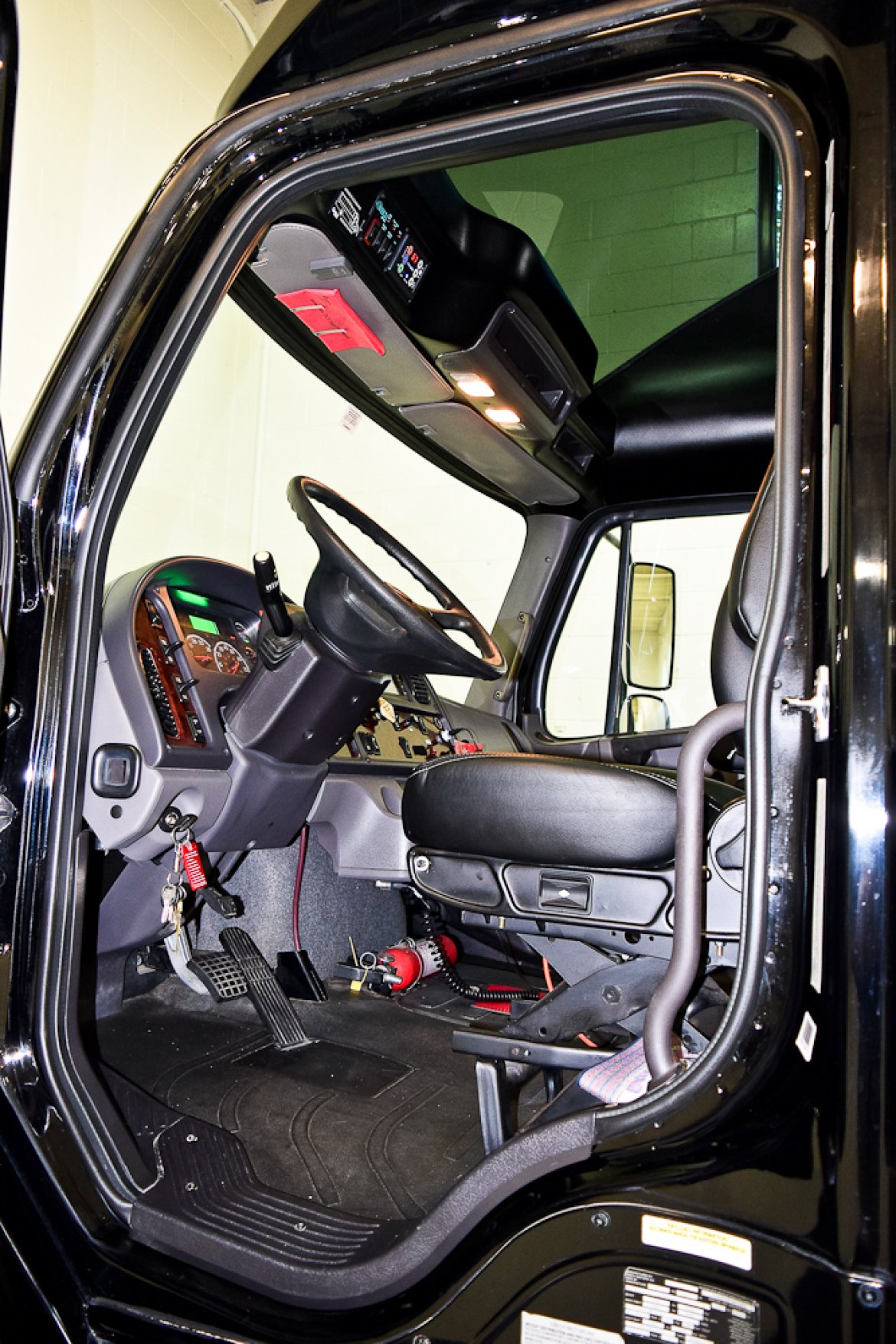 Executive Shuttle for Sale in Eagan, MN - Photo 8