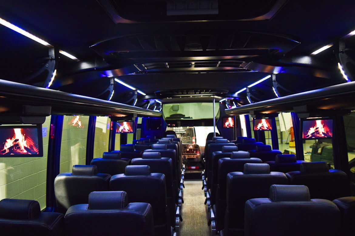 Executive Shuttle for Sale in Eagan, MN - Photo 11