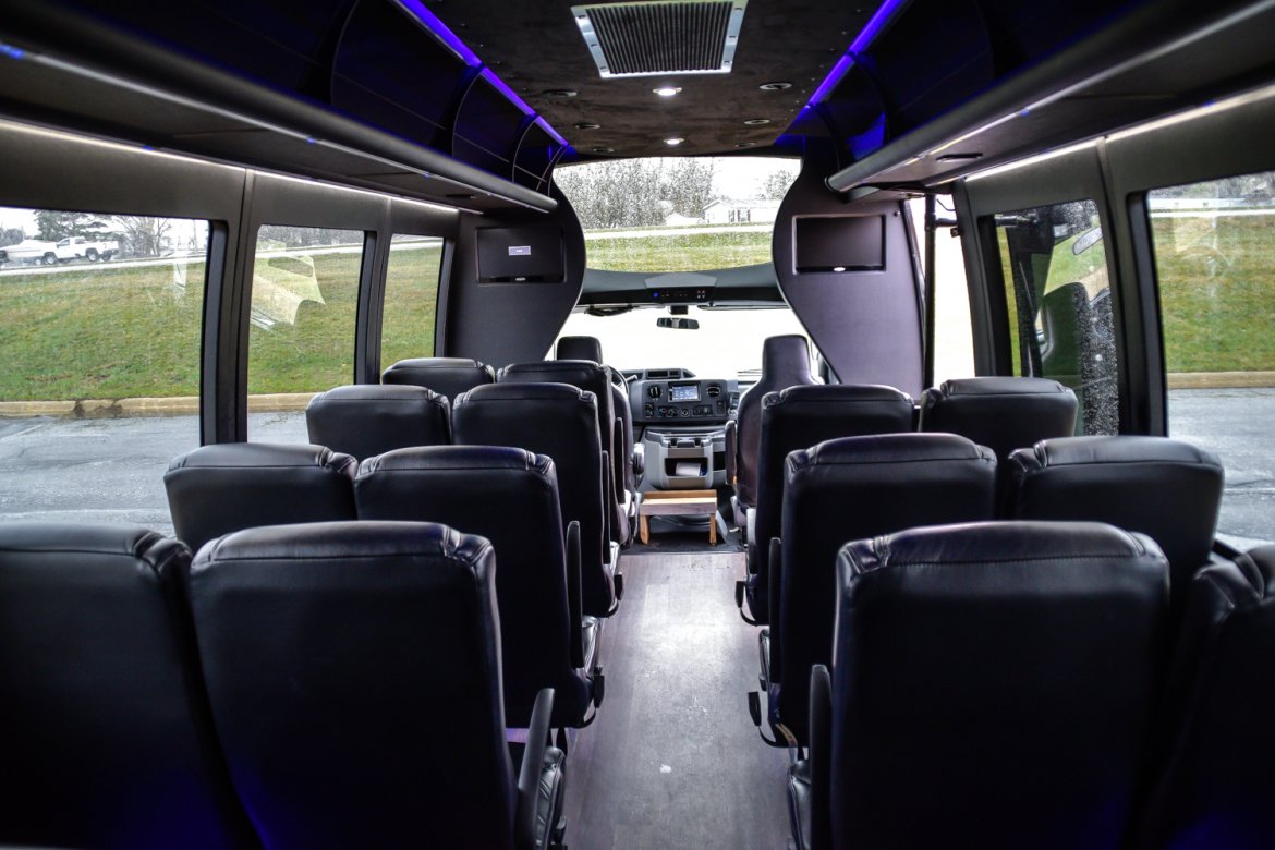 Shuttle Bus for Sale in Stewartville, MN - Photo 9