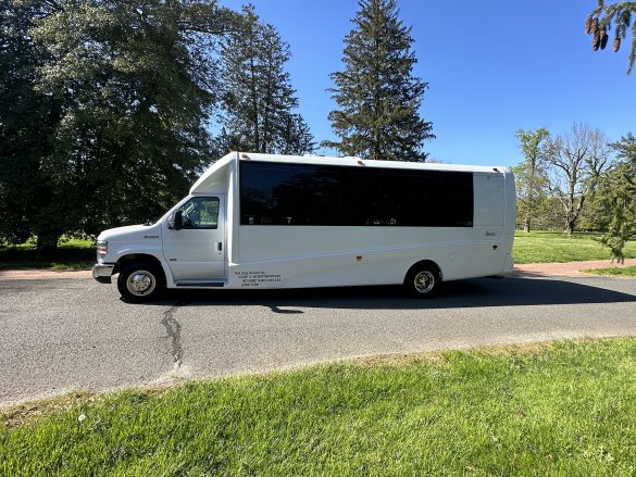 2018 Ford E-450 Shuttle Shuttle Bus for Sale in Morganville, NJ - Photo 3