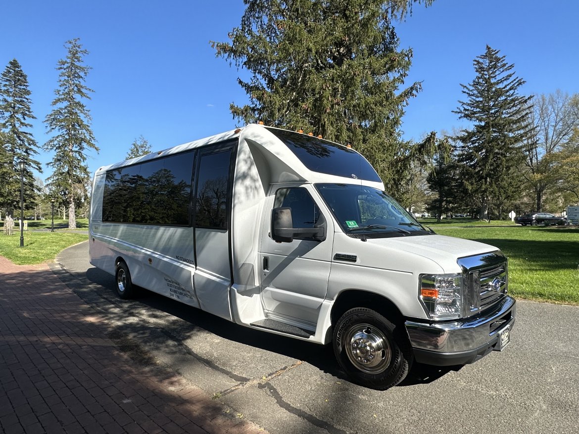 Shuttle Bus for Sale in Morganville, NJ - Photo 6