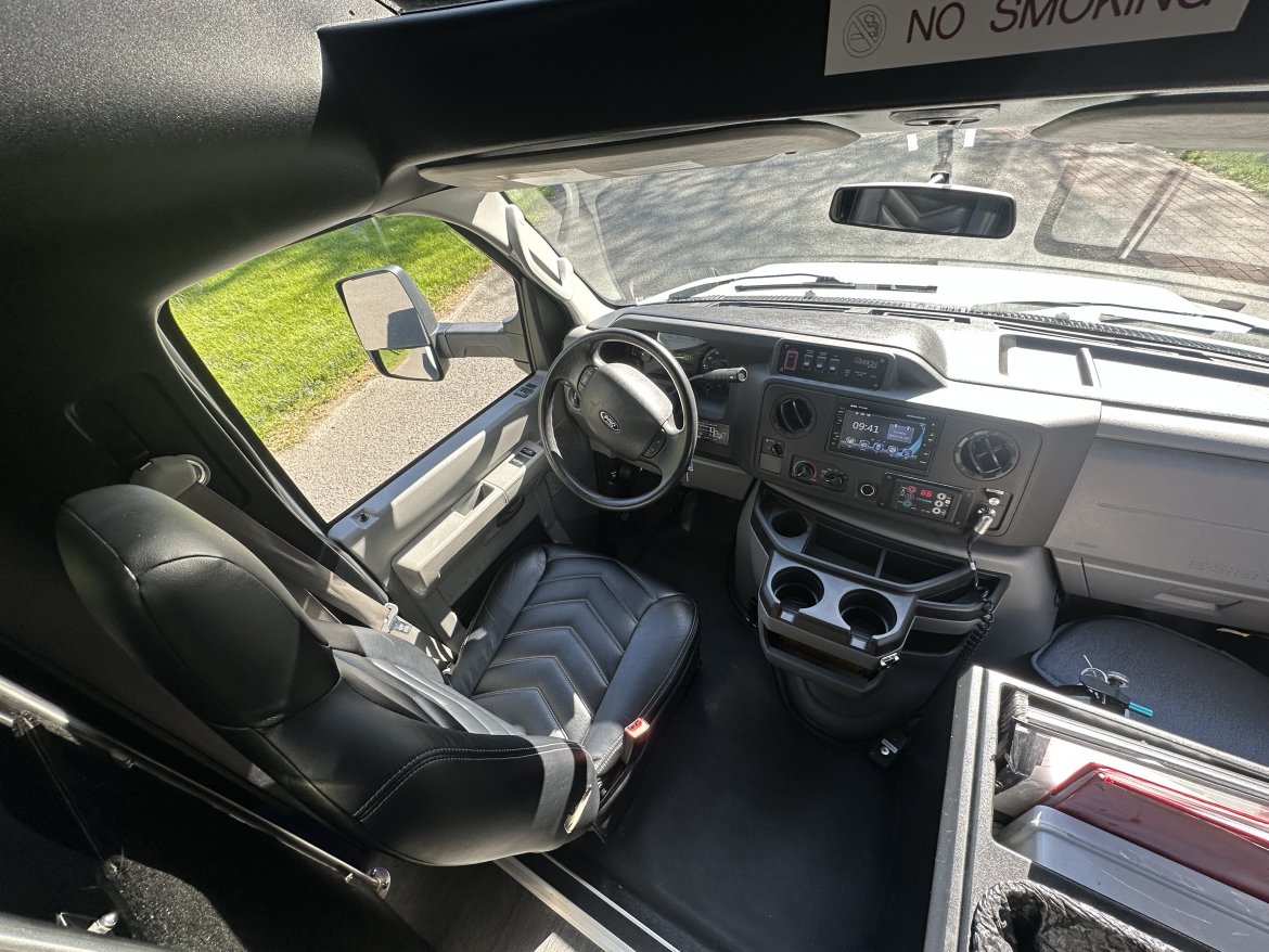 Shuttle Bus for Sale in Morganville, NJ - Photo 17