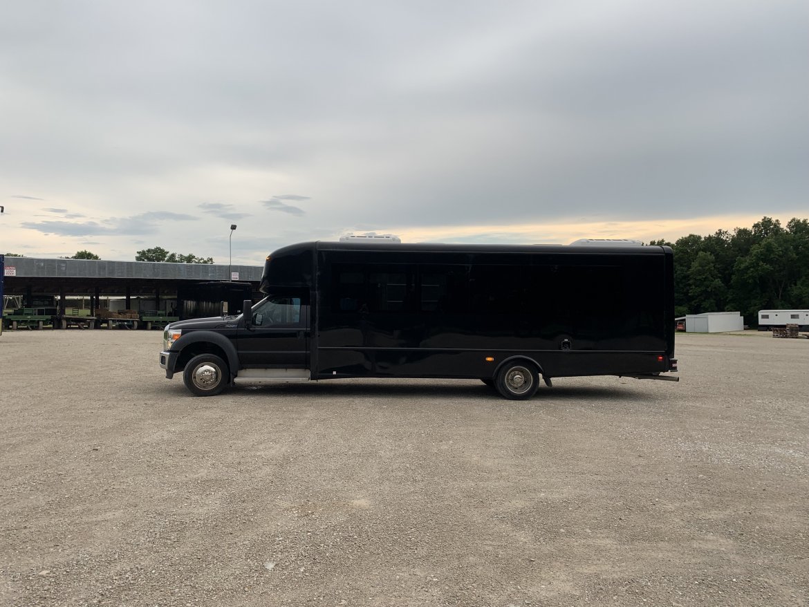 Executive Shuttle for sale: 2016 Ford F-550 34&quot; by Starcraft