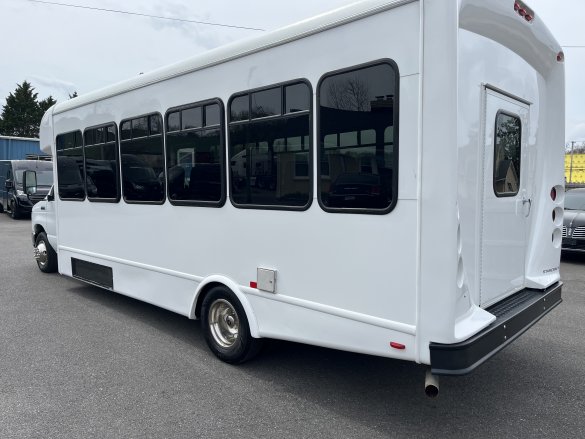 2018 Ford E450 Executive Shuttle for Sale in Pasadena, MD - Photo 3