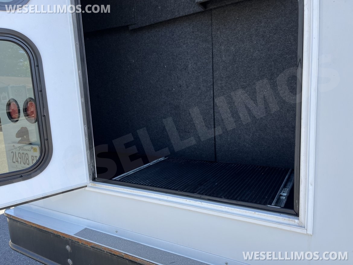 Limo Bus for Sale in Pasadena, MD - Photo 9