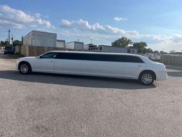 2013 Chrysler 300 Limousine for Sale in Fort Myers, FL - Photo 3