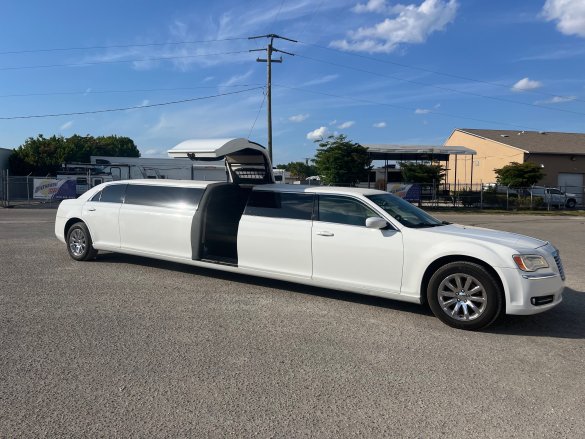 2013 Chrysler 300 Limousine for Sale in Fort Myers, FL - Main Photo