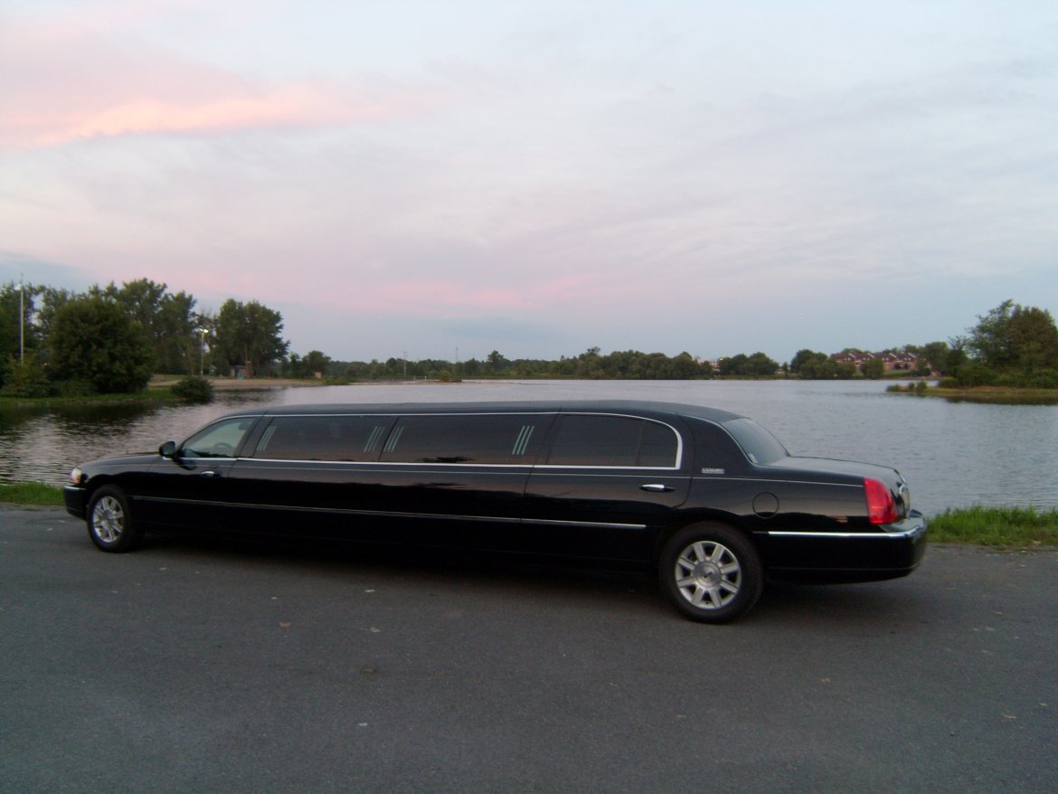 Limousine for sale: 2011 Lincoln Town Car 120&quot; by Executive Coach Builder